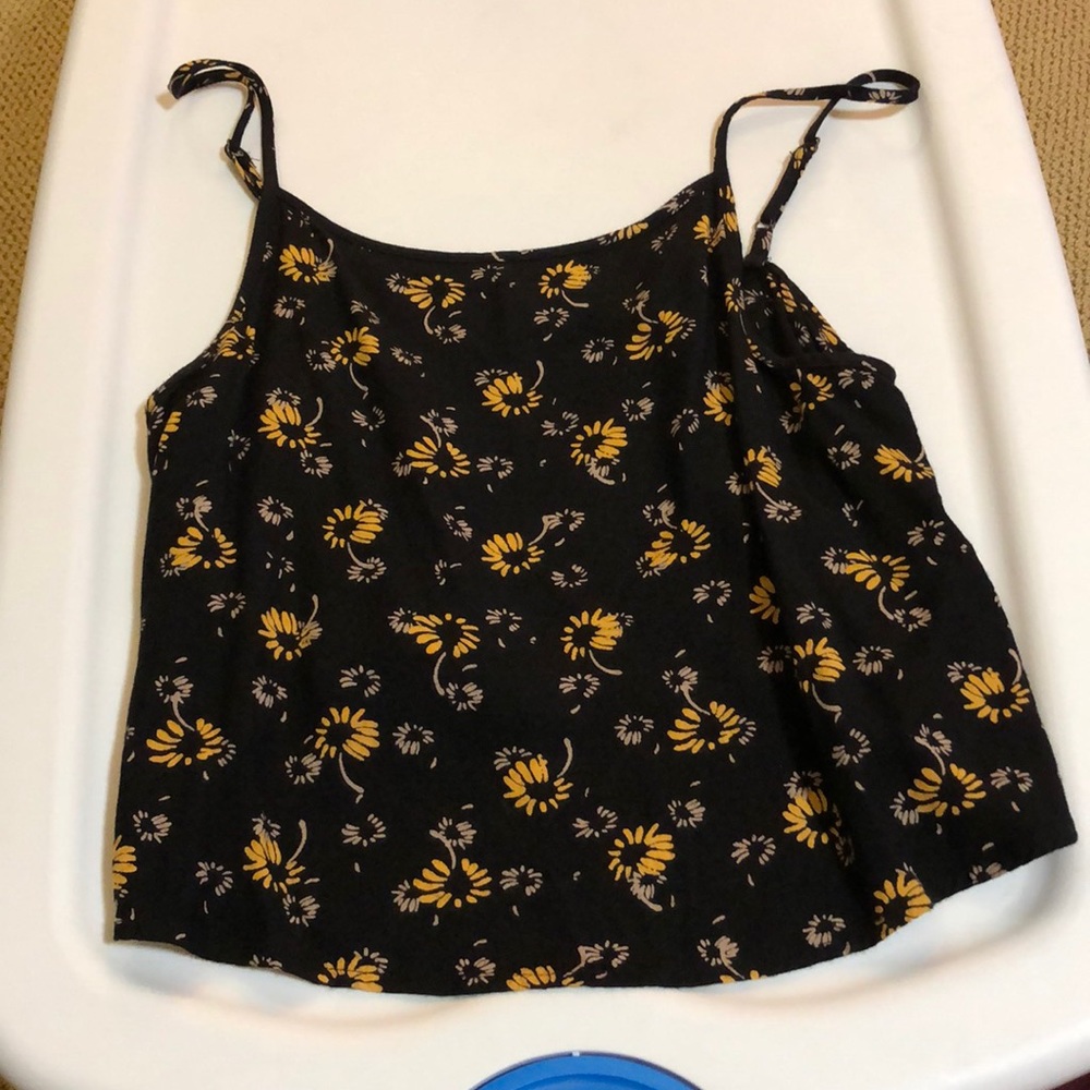 Cute urban outfitters crop top
